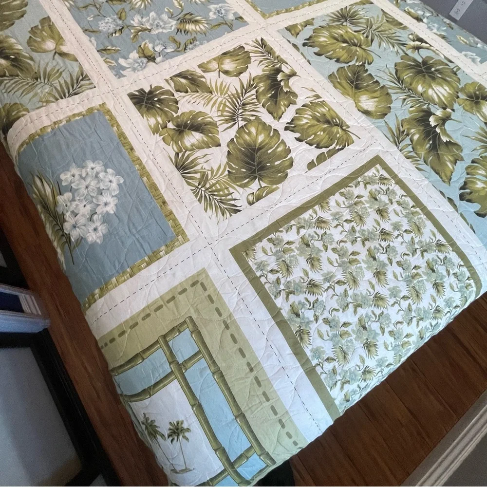 Mainstays Tropical Patchwork Quilt - Green & Light Blue Size Queen